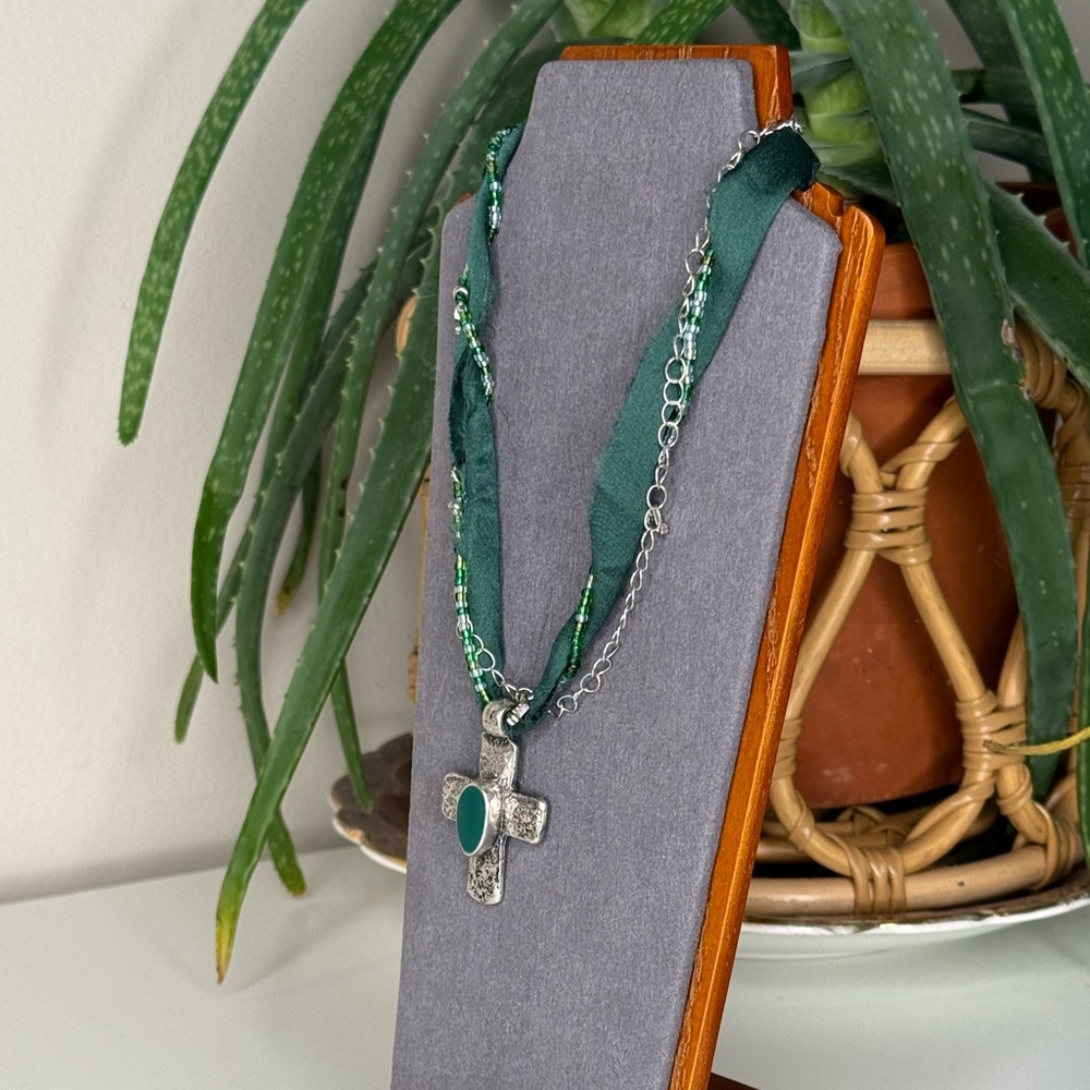 NWT Free People Boho Green Beaded Cross Pendant Long Ribbon Necklace - Picture 3 of 9